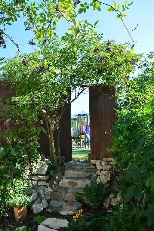 House With A Garden Holiday home Bolechowice
